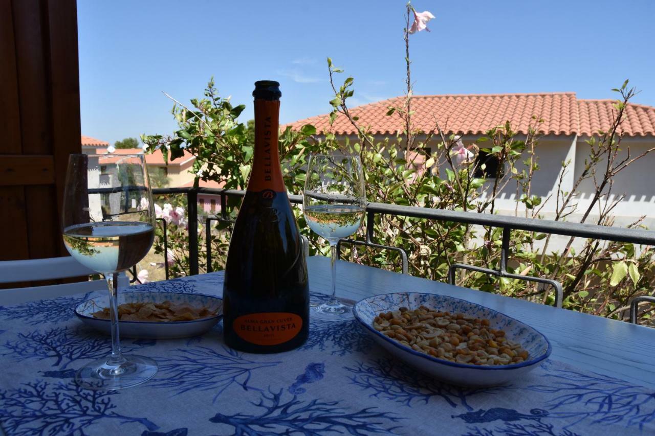 Sabrina Apartments Porto Pino Bagian luar foto